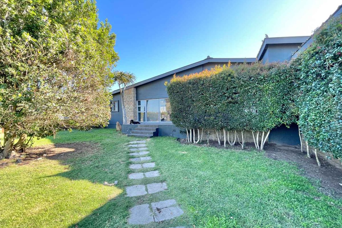 Charming 3-Bedroom Family Home Full of Potential in Mossel Bay Central, Mossel Bay - Photo 2