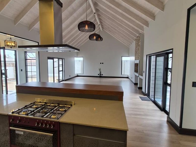 Luxury Coastal Living Family Home N$ 5 950 000.00 - Photo 3