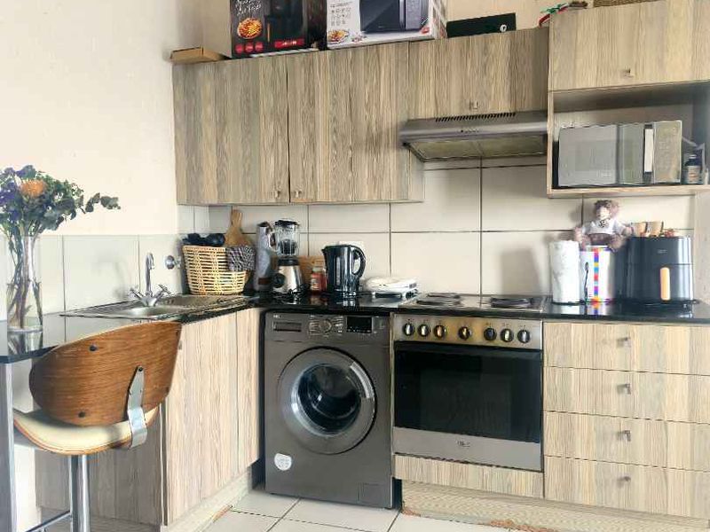 2 bed, 1 bath apartment for sale in Paulshof, Midrand. - Photo 2