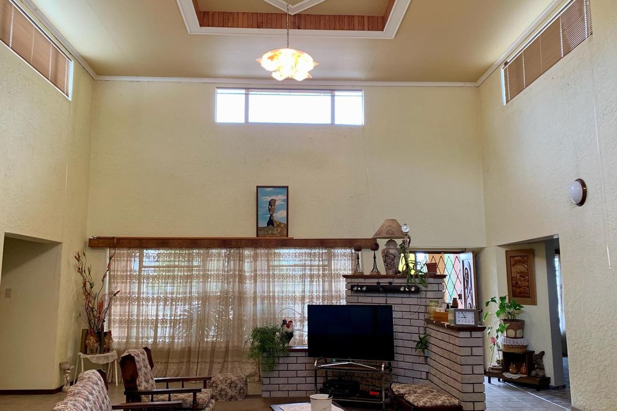 For Sale: Spacious 3-Bedroom House with Double Garage in Okahandja - Photo 5