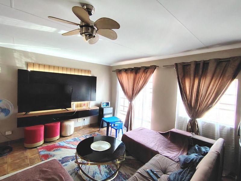 Two Bedroom Apartment for Sale walking distance from Gautrain - Photo 5