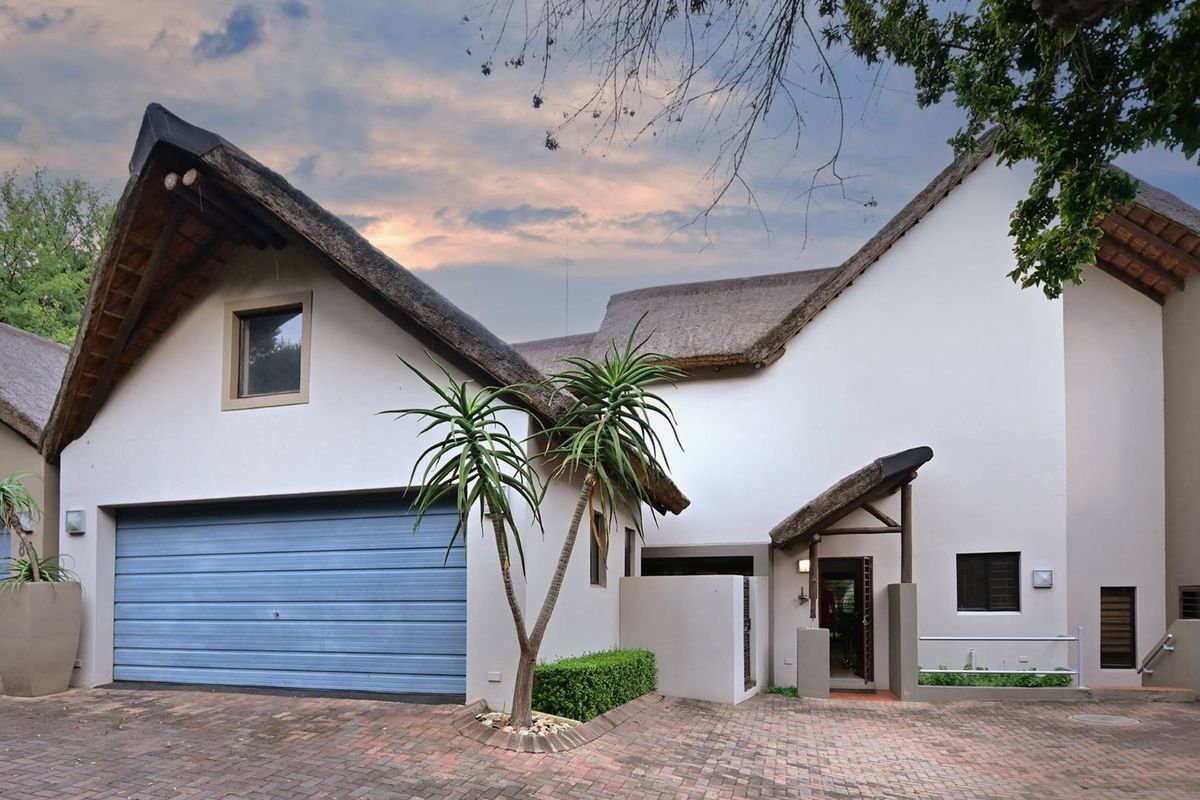 Stunning Two Bedroom Townhouse In Excellent Estate - Photo 2