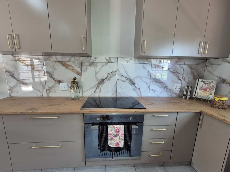 Turnkey Family Home with 2 Income Generating Flats - Perfect Investment - Photo 6