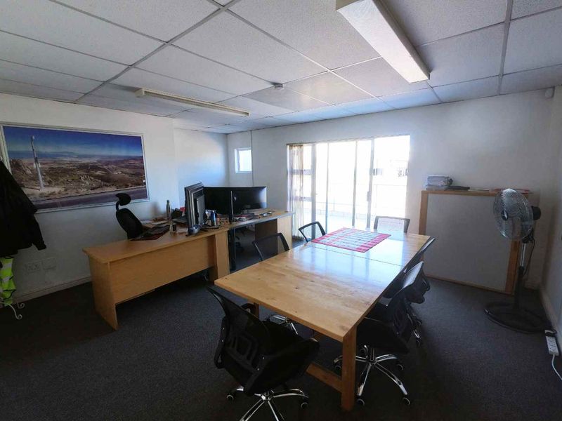 278m2 Industrial Warehouse To Let - Photo 4