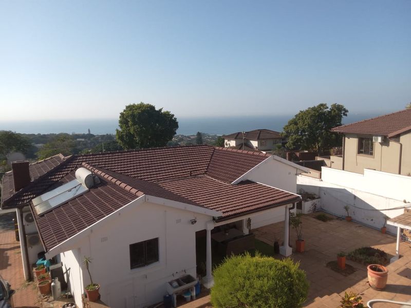 Elevated 3 bedroom home with flatlet and stunning sea views - Photo 3