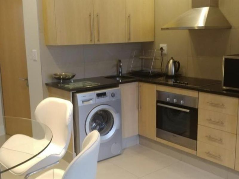 A MODERN ONE BEDROOM FURNISHED APARTMENT - Photo 5
