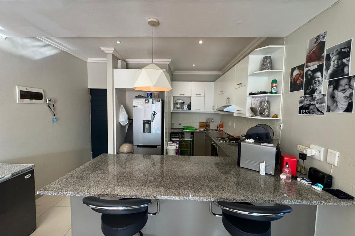 Modern two bedroom ground floor apartment - Photo 4