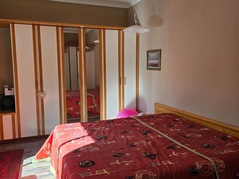 Luxury Living: Spacious Home with Pool, Flat & Entertainment Area! - Photo 2