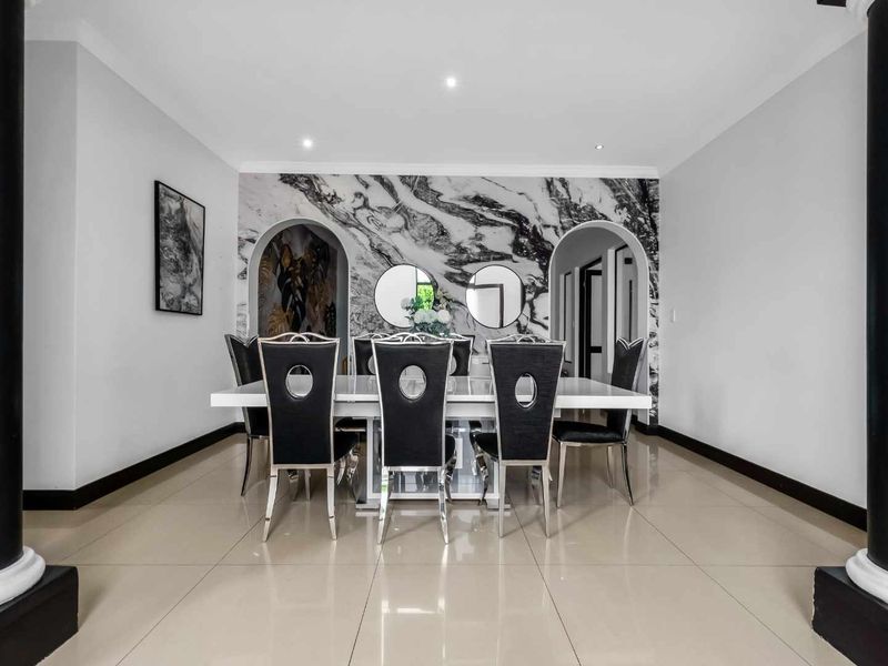 Immaculate 4 Bedroom House for Sale in Fernbrook Estate - Photo 6