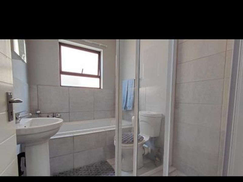 Duplex For sale in Brentwood Park - Photo 3