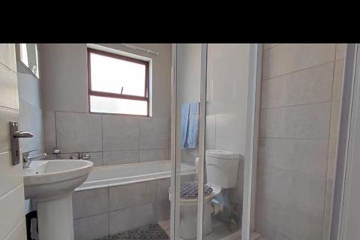 Duplex For sale in Brentwood Park - Photo 3