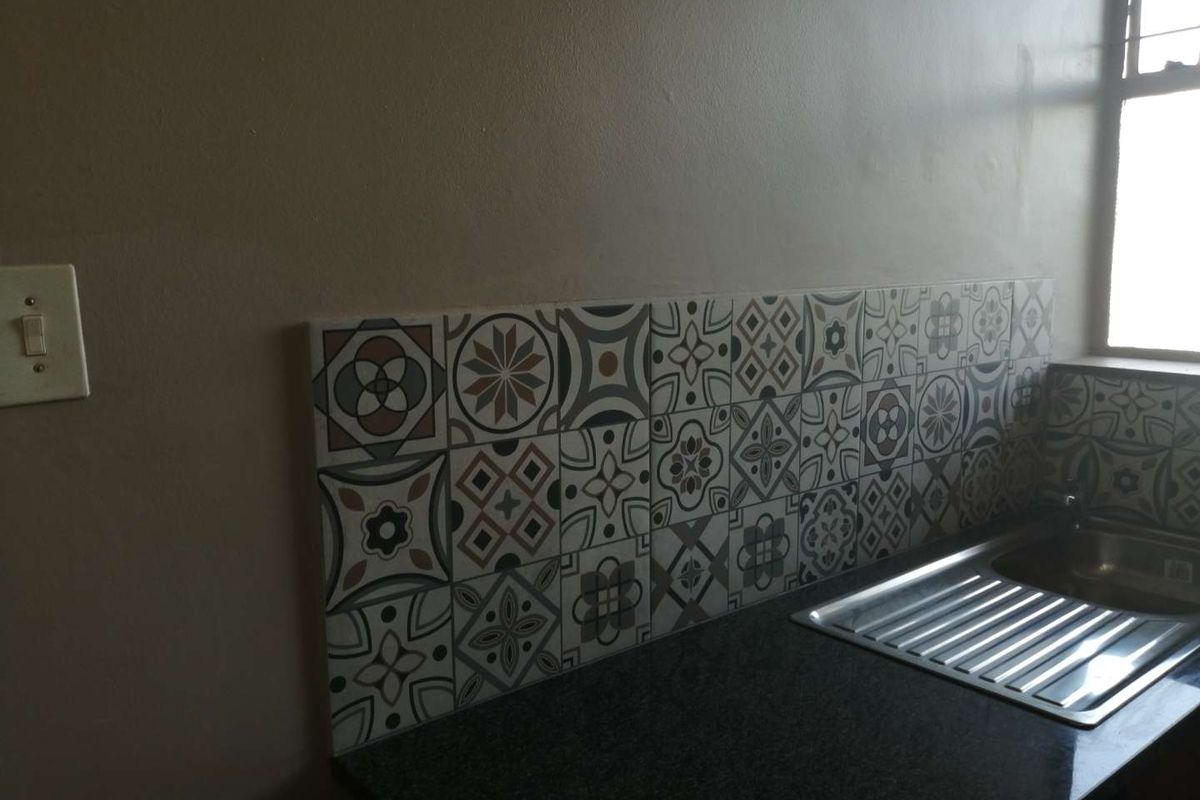 Bachelor to rent at Lantana Apartments - Photo 5