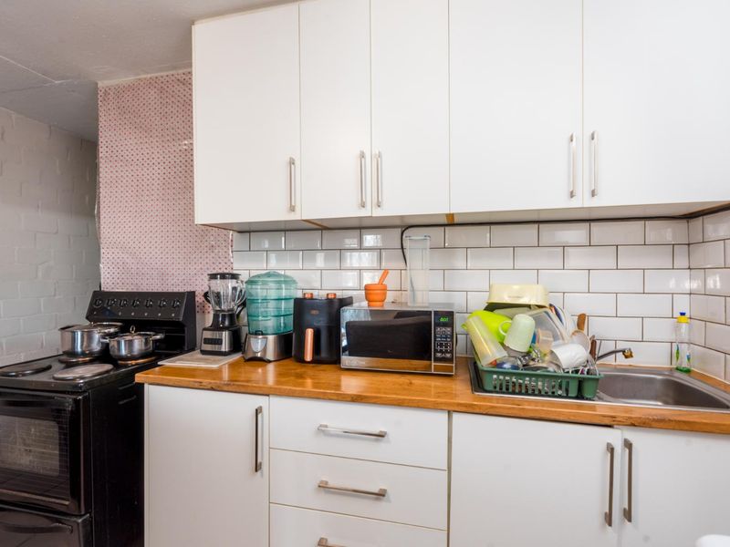 Convenience & Comfort: Perfect Flat for Young Professionals! - Photo 6