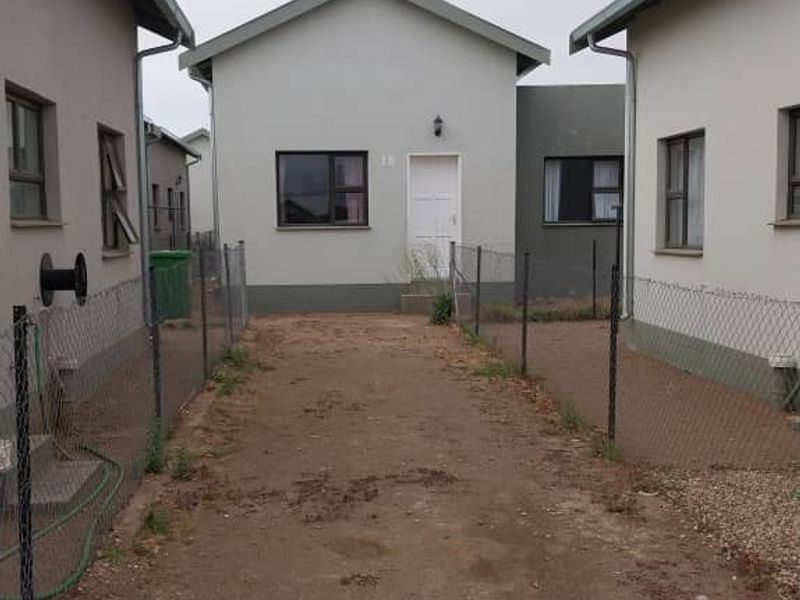 Open Floor Plan Bliss: Perfect for Small Families - Photo 2