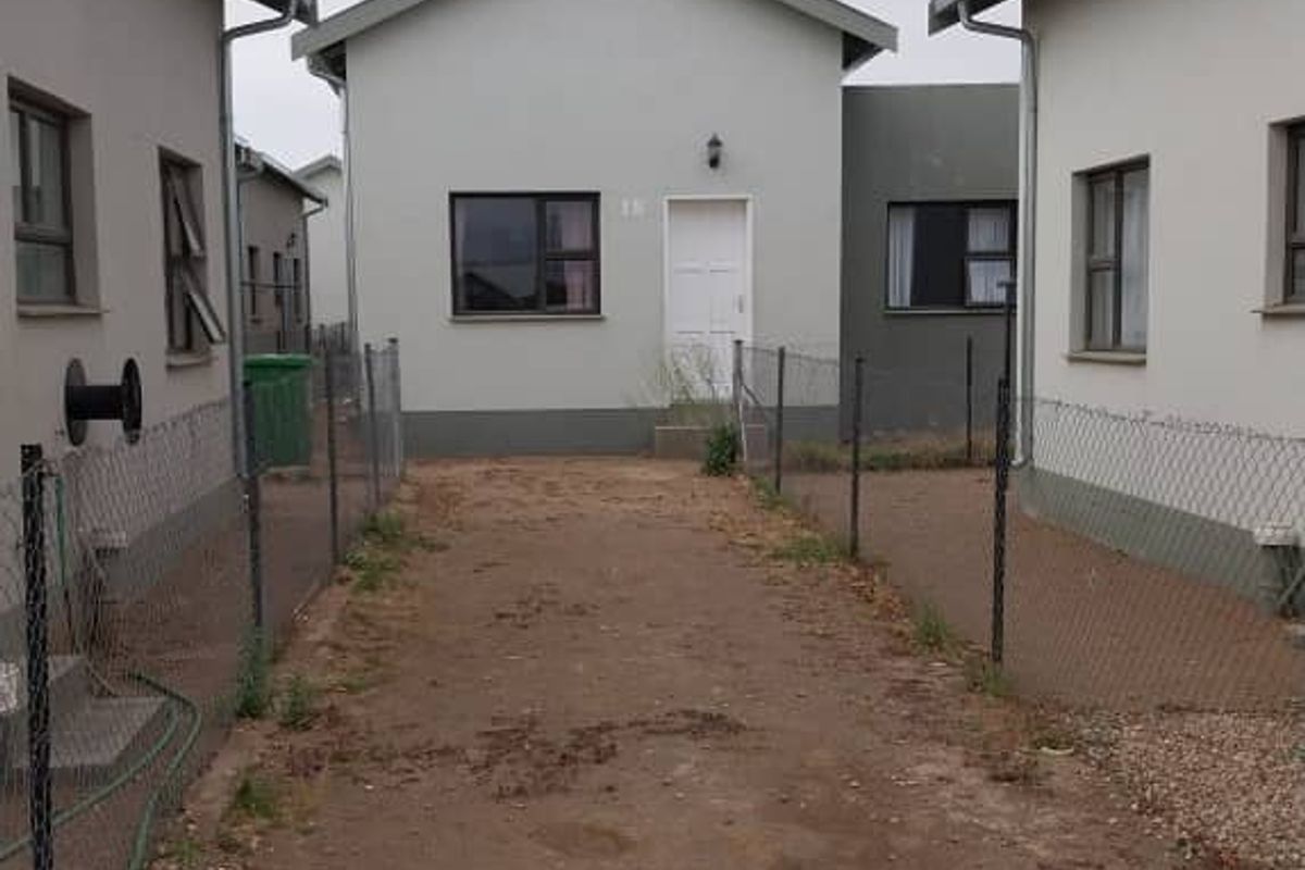 Open Floor Plan Bliss: Perfect for Small Families - Photo 2