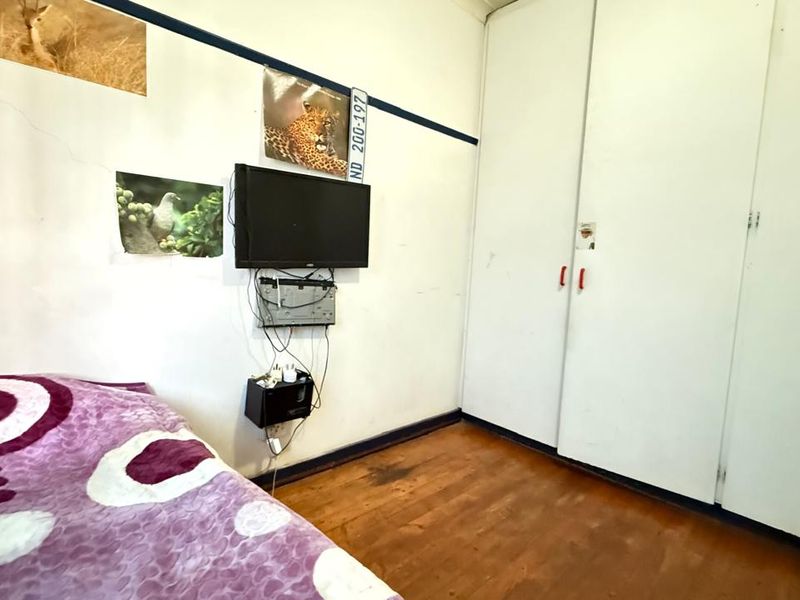 Convenient Living: 3-Bed Home with Extra Income Options - Photo 8