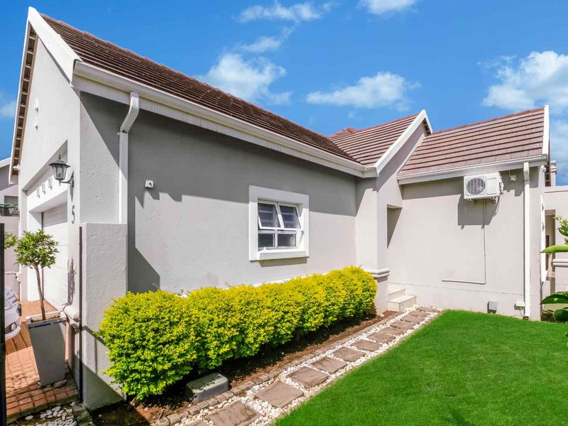 IMMACULATE 3 BEDROOM 2 BATHROOM CLUSTER HOME FOR SALE - Photo 2