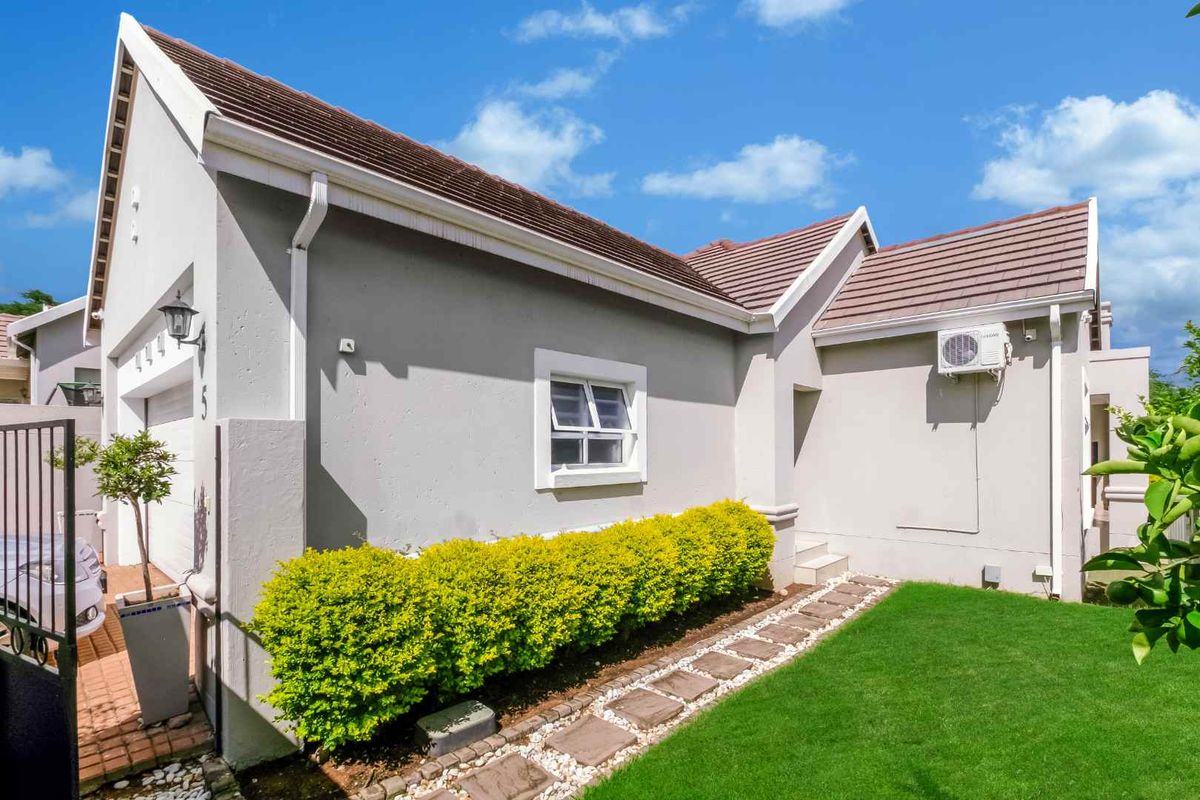 IMMACULATE 3 BEDROOM 2 BATHROOM CLUSTER HOME FOR SALE - Photo 2