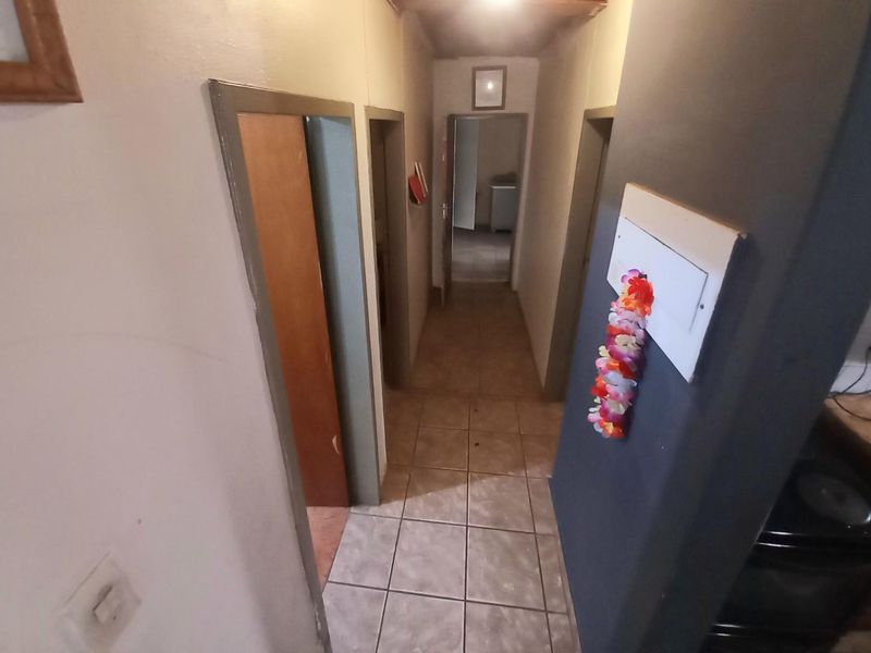 Three bedrooms house for sale in Elandspoort - Photo 8