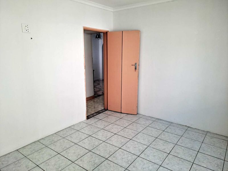 Family Home in the heart of Wynberg - Photo 9