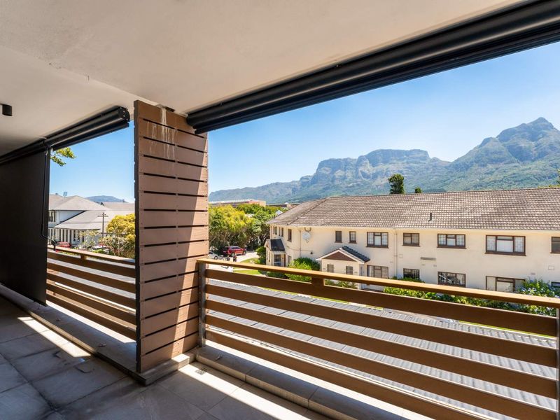 Spacious Balcony and stunning mountain views. - Photo 2