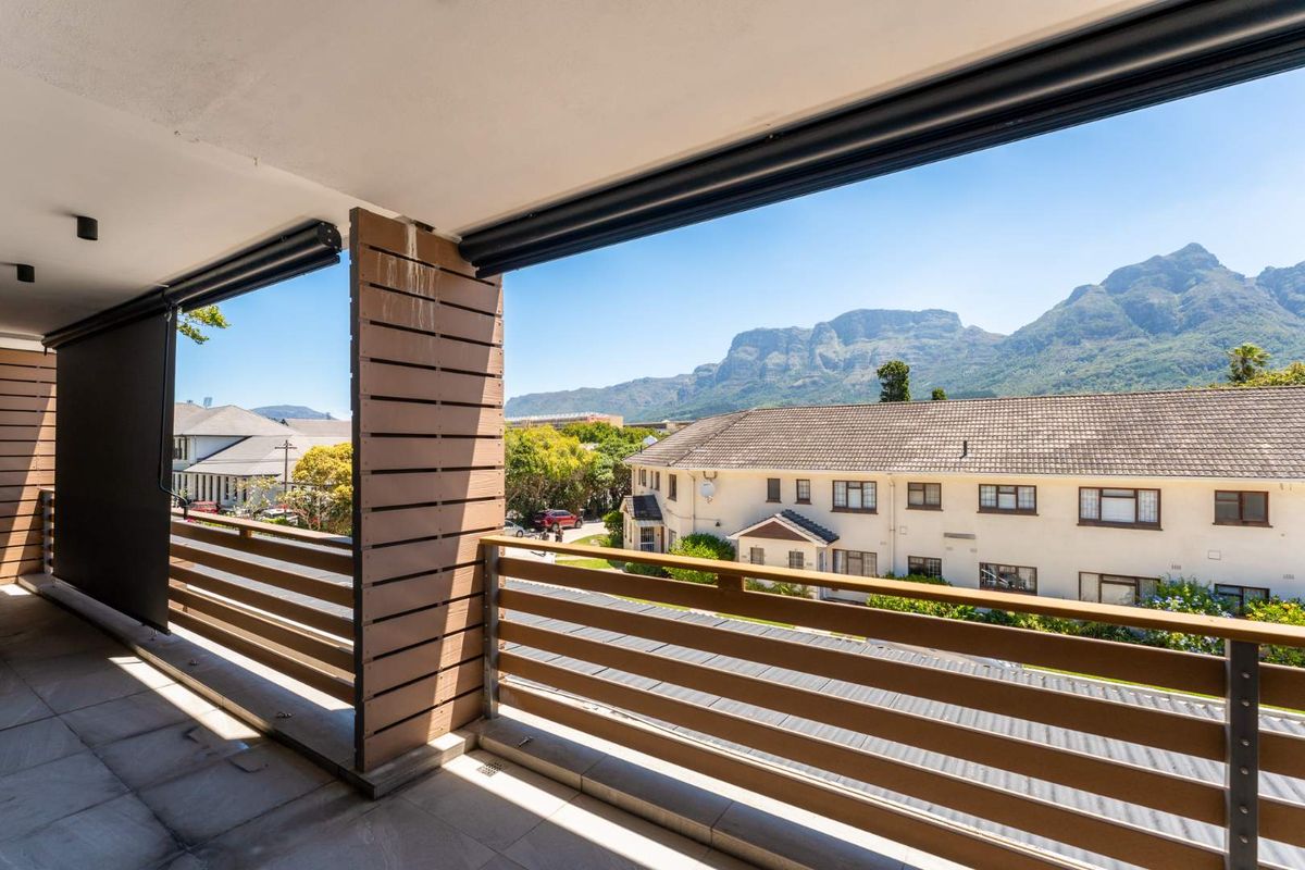 Spacious Balcony and stunning mountain views. - Photo 2