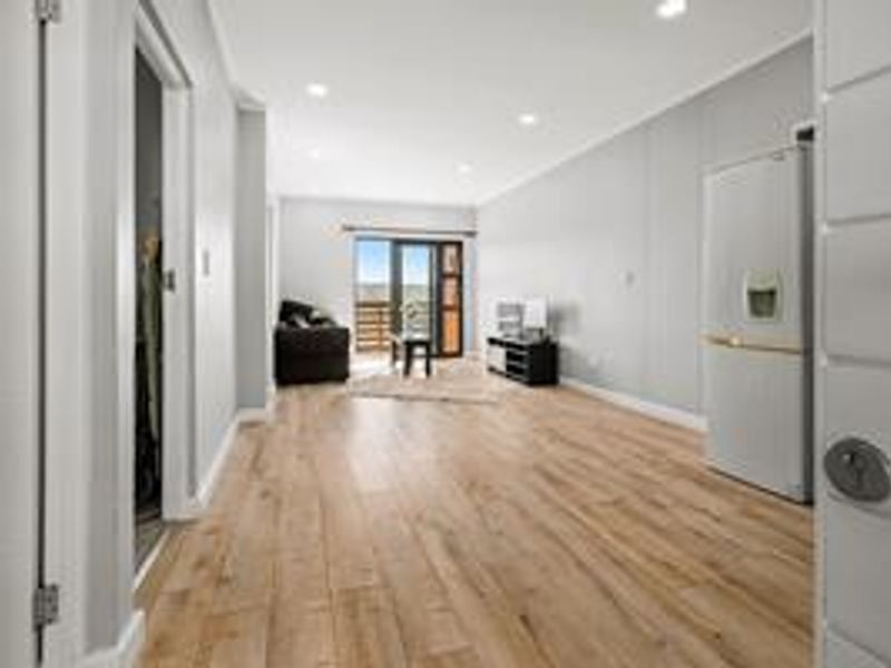 Contemporary Lock-Up-and-Go Living in Cotswold Fenns | 2 Bedroom, 2 Bathroom - Photo 6