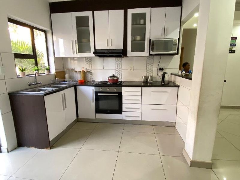 5 Bedroom House For Sale – Cimbebasia - Photo 3
