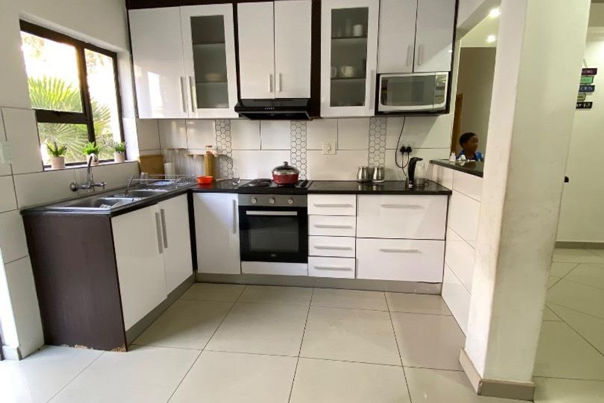 5 Bedroom House For Sale – Cimbebasia - Photo 3