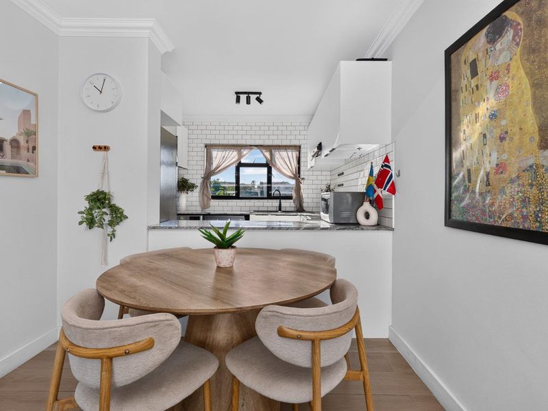 Beachside Living with Iconic Views of Table Mountain - Photo 4