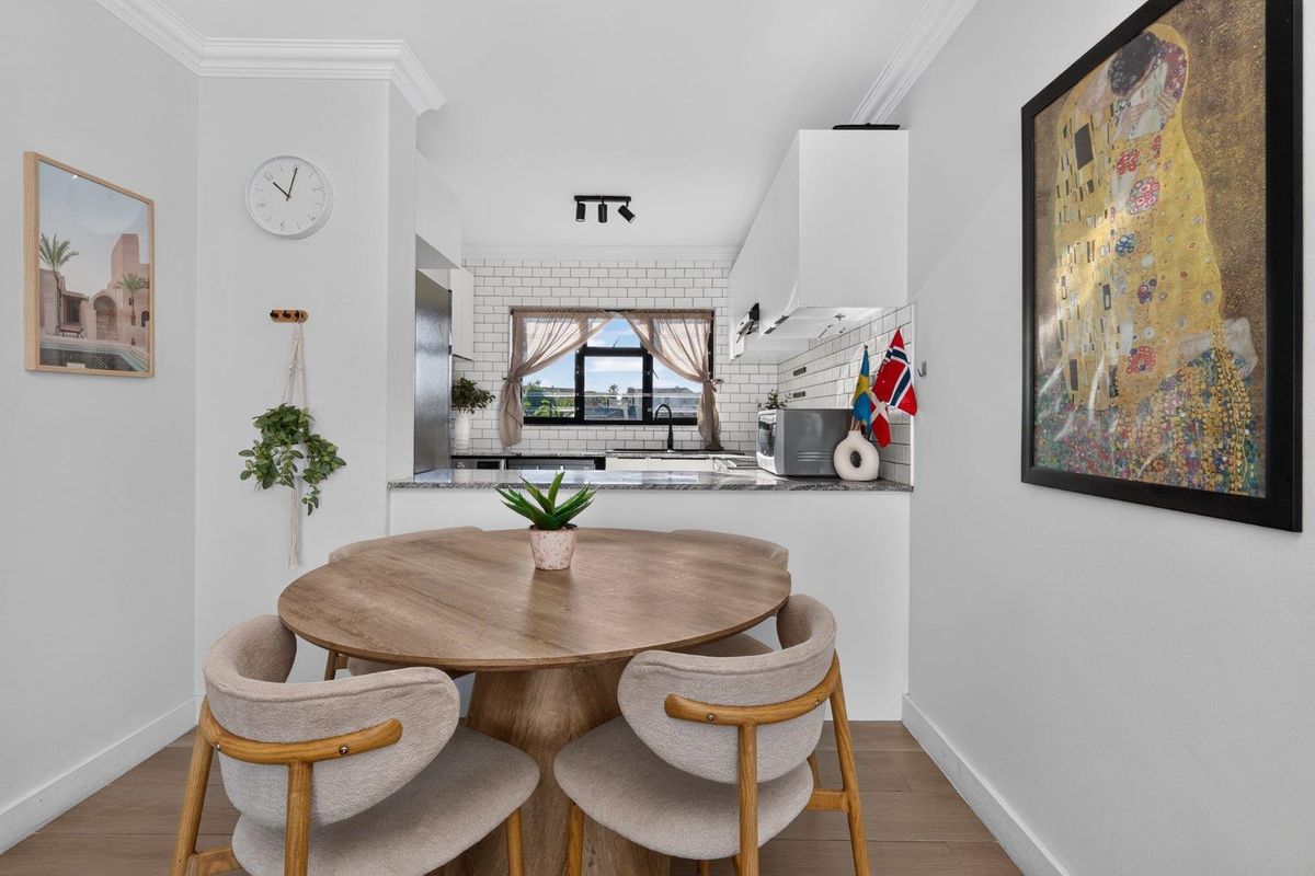 Beachside Living with Iconic Views of Table Mountain - Photo 4