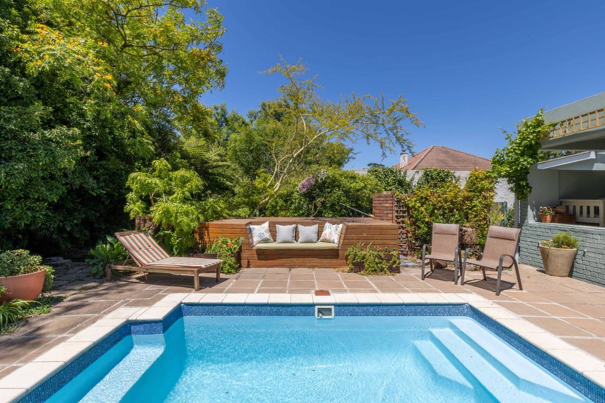 A versatile character-filled home in a lovely pocket of Kenilworth - Photo 2