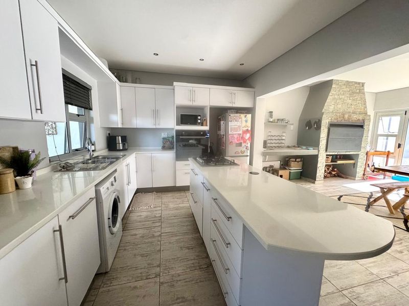 3 Bedroom House For Sale in Elisenheim - Photo 4