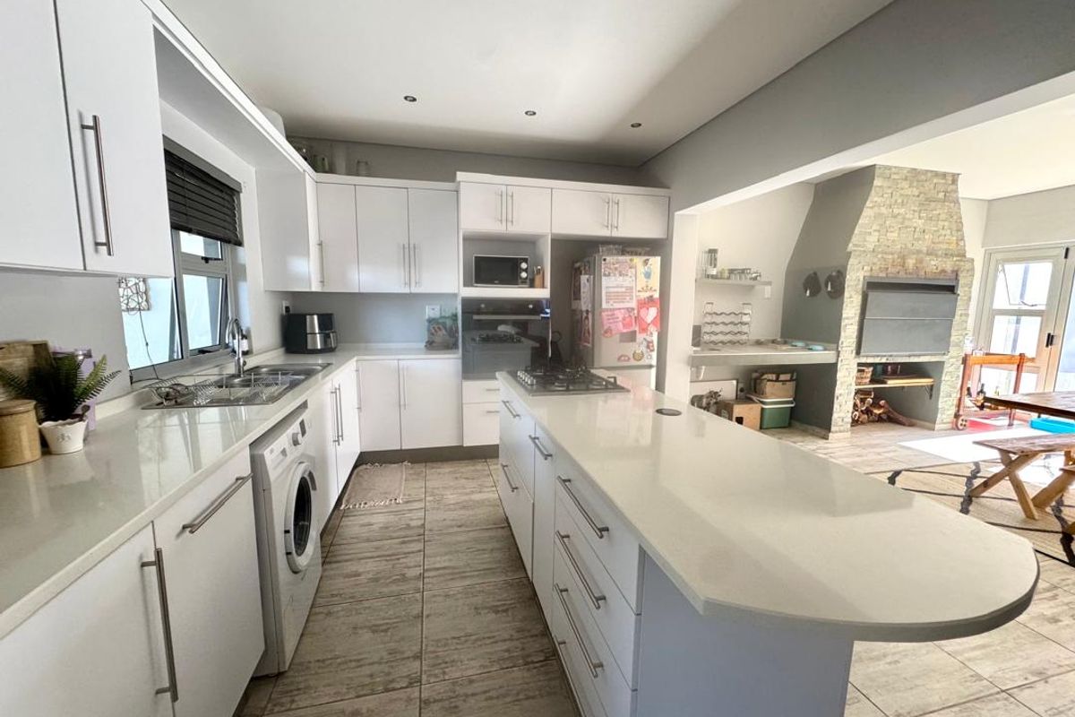 3 Bedroom House For Sale in Elisenheim - Photo 4