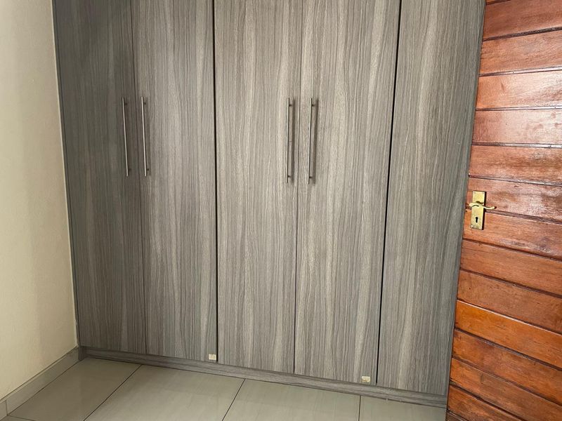 Beautiful 3-Bedroom House For Sale in Forestdale Estate, Douglasdale - Photo 2