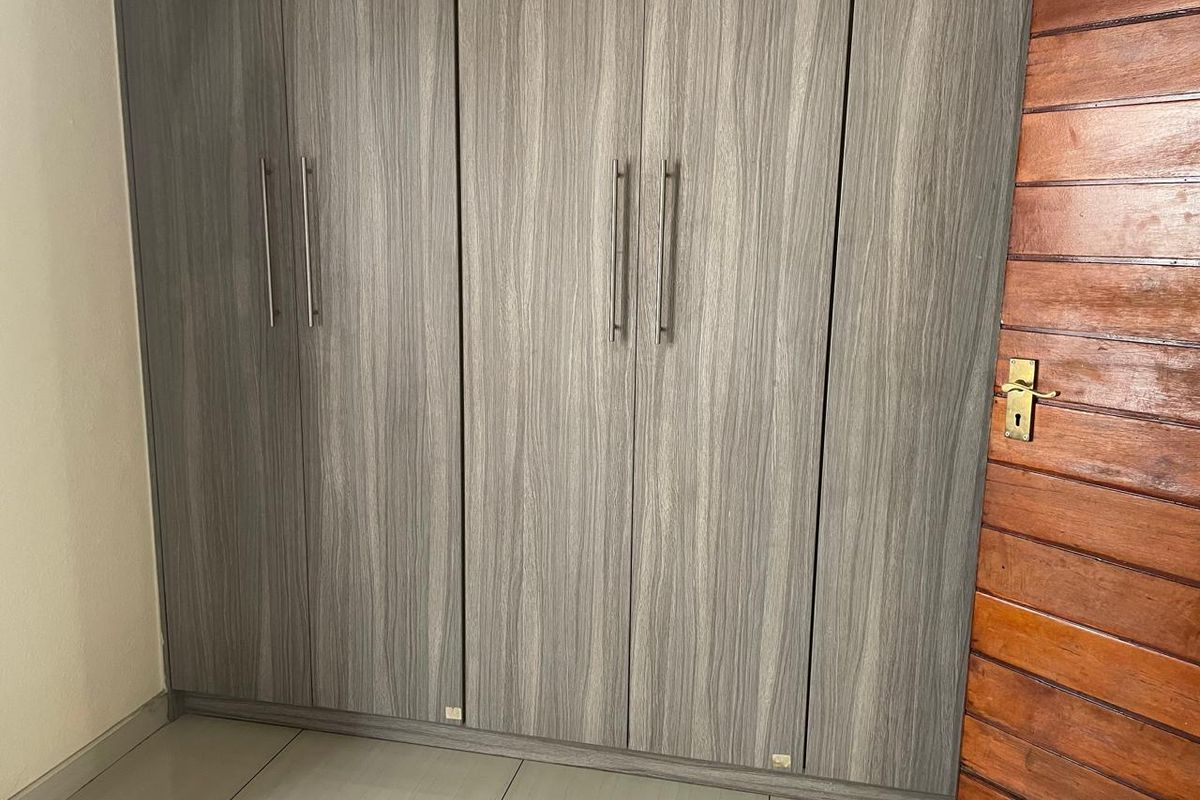 Beautiful 3-Bedroom House For Sale in Forestdale Estate, Douglasdale - Photo 2