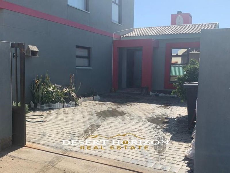 Walvisbay, Fairways | Cozy 4 Bedroom house for sale - Photo 2