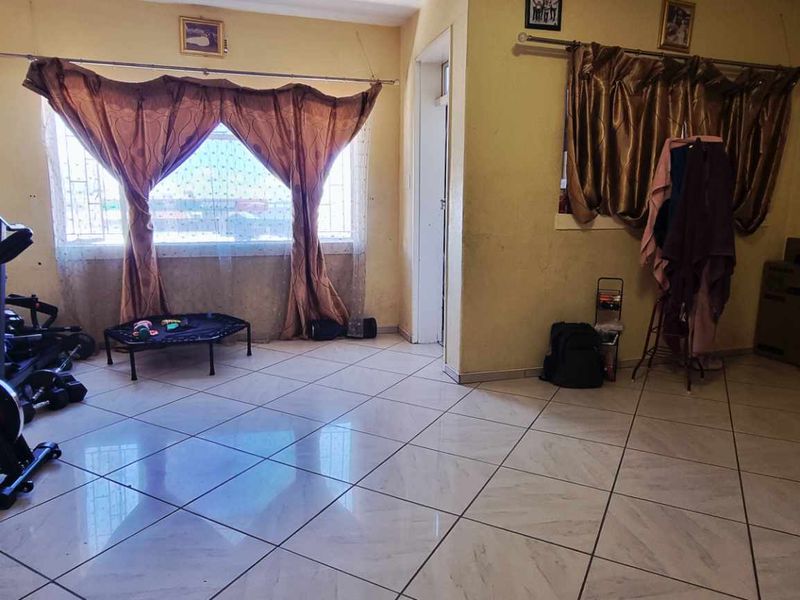 Klein Windhoek 2 bedroom apartment - Photo 4