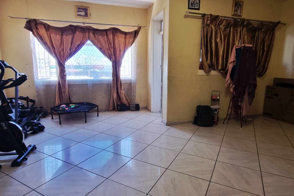 Klein Windhoek 2 bedroom apartment - Photo 4