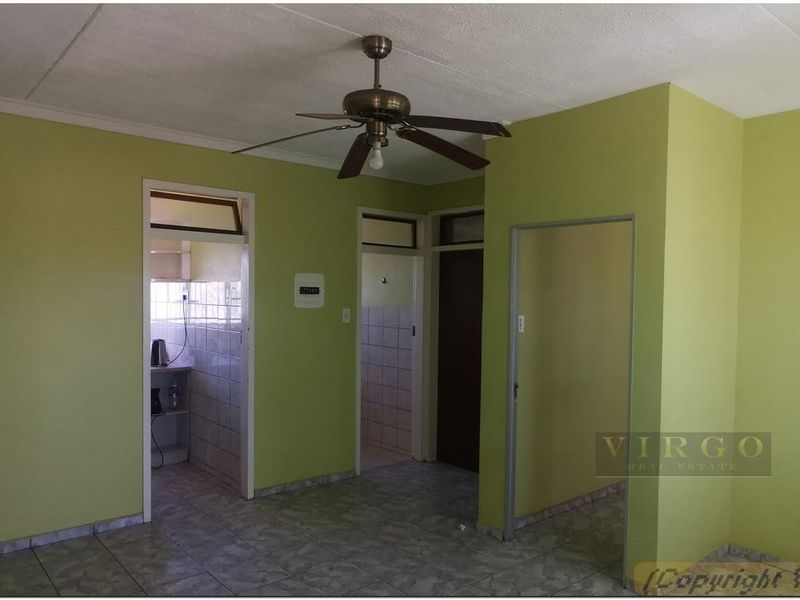 COZY 2 BEDROOM 1ST FLOOR APARTMENT FOR SALE IN WINDHOEK WEST: PASTEURHOF - Photo 4
