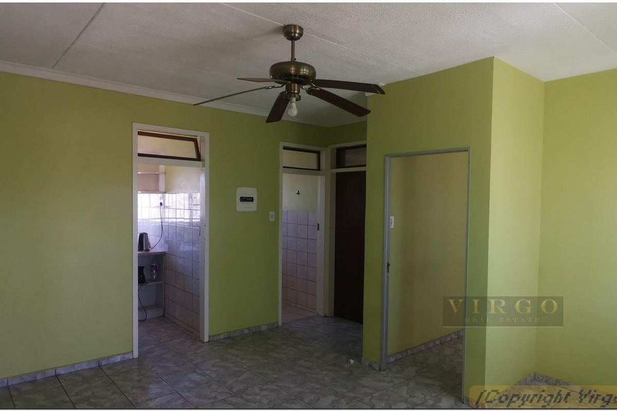 COZY 2 BEDROOM 1ST FLOOR APARTMENT FOR SALE IN WINDHOEK WEST: PASTEURHOF - Photo 4