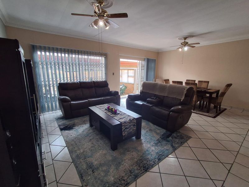 PET FRIENDLY FAMILY TOWNHOUSE - NEW REDRUTH - Photo 6