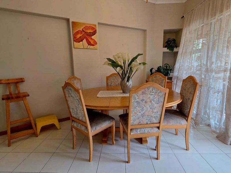 4 Bedroom House for Sale in Bassonia - Photo 6
