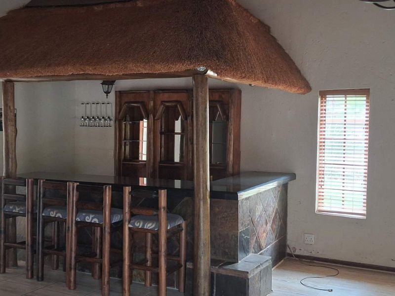 4 Bed Entertainer's Dream - Photo 8