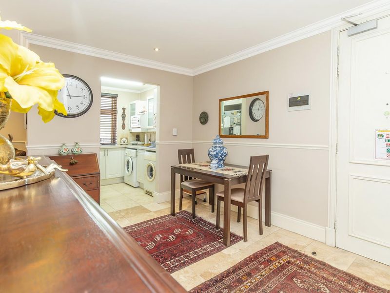 Stylish first floor apartment with expansive patio - Photo 4