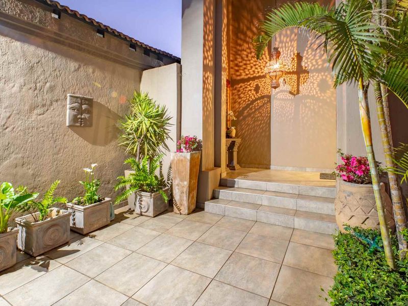 Elegant 4-Bedroom Mansion with Cinema, Solar Power & Breathtaking Views | Waterkloof Palms Estate - Photo 8