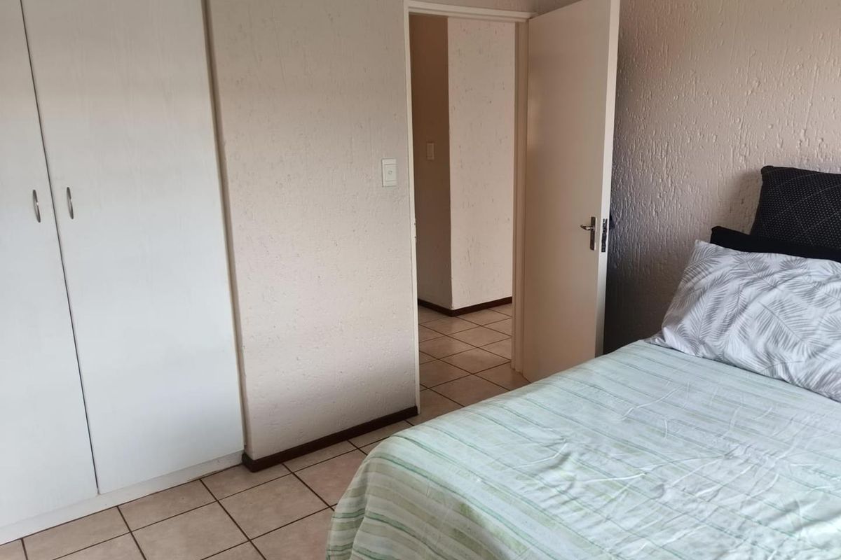2 bed 2nd floor unit in Well Maintained Complex, close to East rand Mall + 24 hour guard! - Photo 4