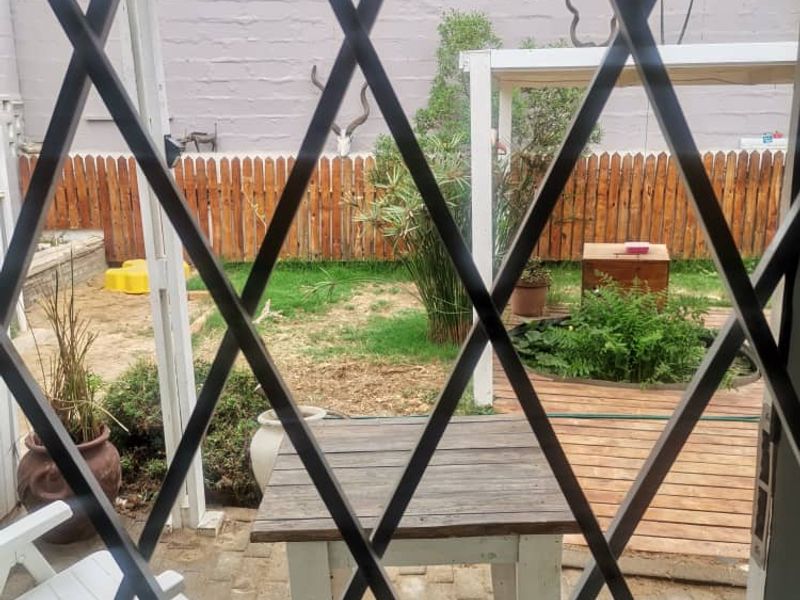 For sale - Vineta's Finest: Elegant 4-Bedroom Home with Top Amenities! - Photo 8