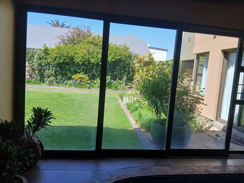 LUXURY DOUBLE STOREY HOUSE FOR SALE IN WALVISBAY LAGOON - Photo 2