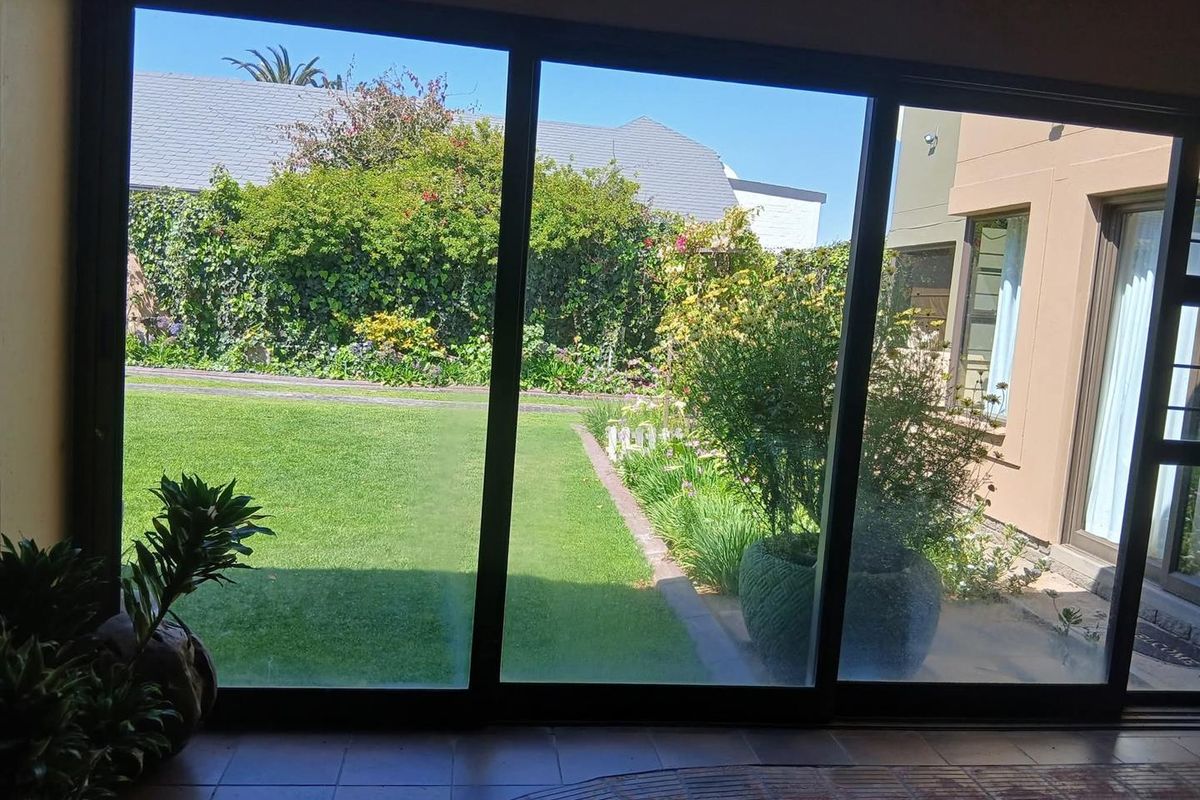 LUXURY DOUBLE STOREY HOUSE FOR SALE IN WALVISBAY LAGOON - Photo 2